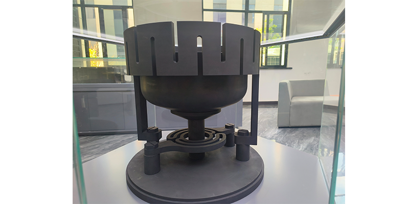 Graphite crucible for single crystal growth